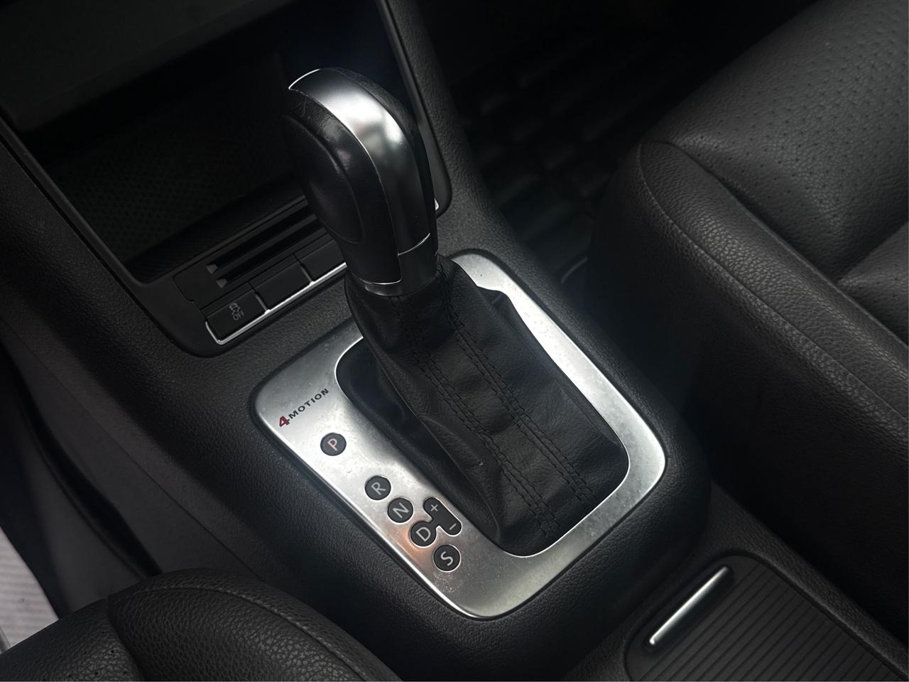 2014 Volkswagen Tiguan LEATHER PANO ROOF HEATED SEATS WE FINANCE ALL! Photo