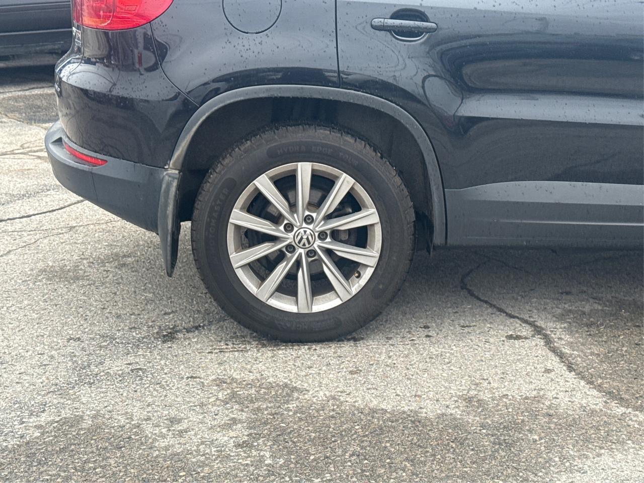 2014 Volkswagen Tiguan LEATHER PANO ROOF HEATED SEATS WE FINANCE ALL! Photo