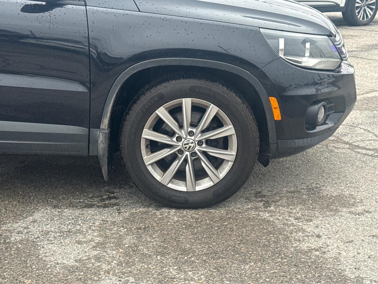 2014 Volkswagen Tiguan LEATHER PANO ROOF HEATED SEATS WE FINANCE ALL! Photo