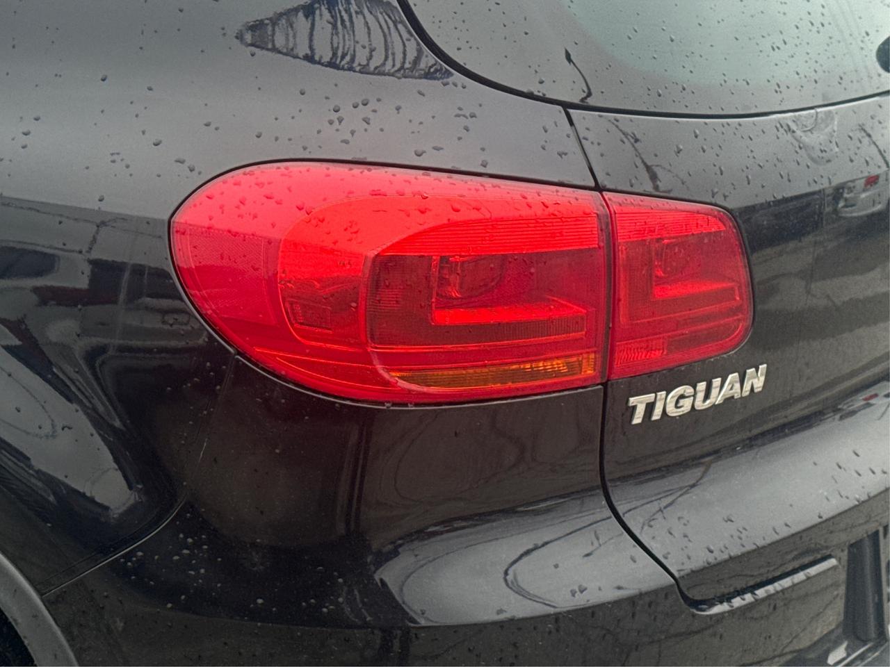 2014 Volkswagen Tiguan LEATHER PANO ROOF HEATED SEATS WE FINANCE ALL! Photo