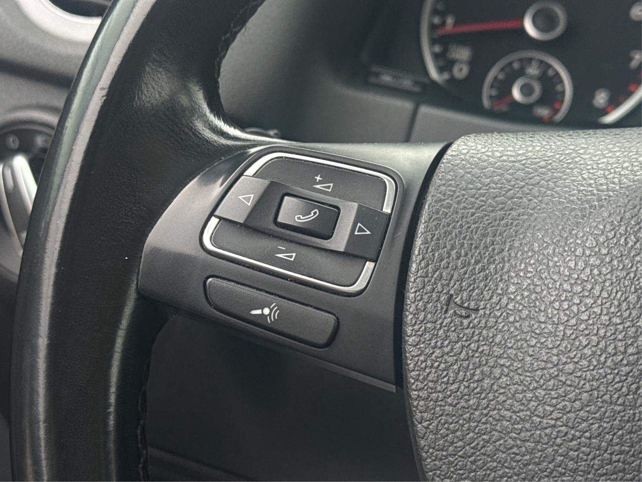 2014 Volkswagen Tiguan LEATHER PANO ROOF HEATED SEATS WE FINANCE ALL! Photo