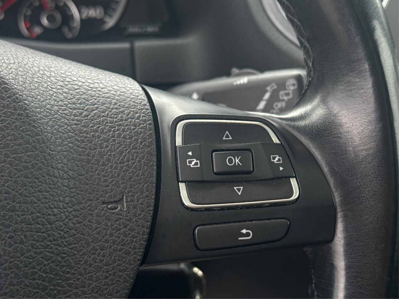 2014 Volkswagen Tiguan LEATHER PANO ROOF HEATED SEATS WE FINANCE ALL! Photo