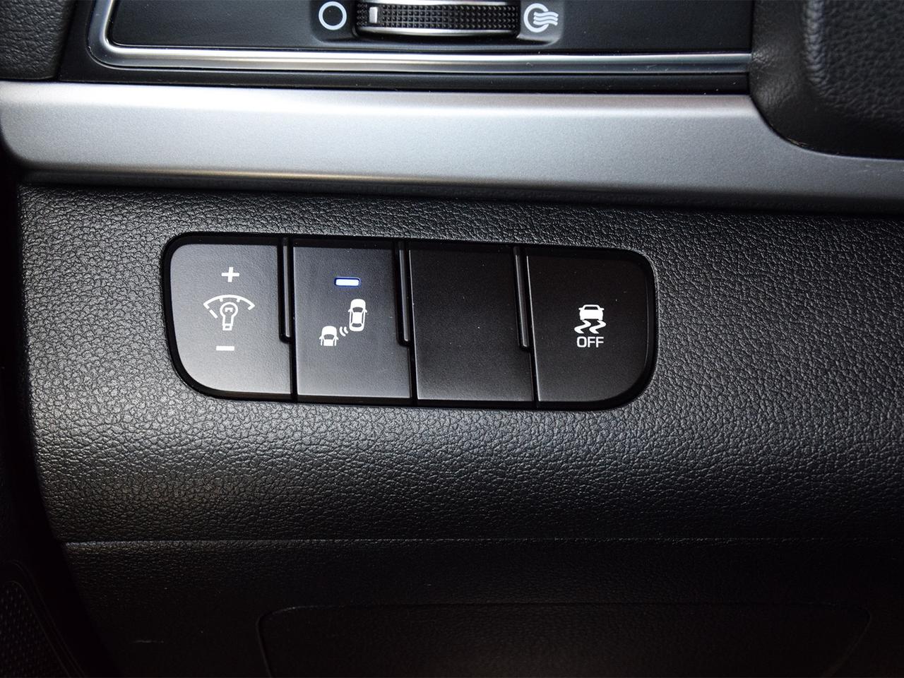 2018 Hyundai Elantra GL SE ~Sunroof ~Heated Seats ~Bluetooth ~Camera Photo