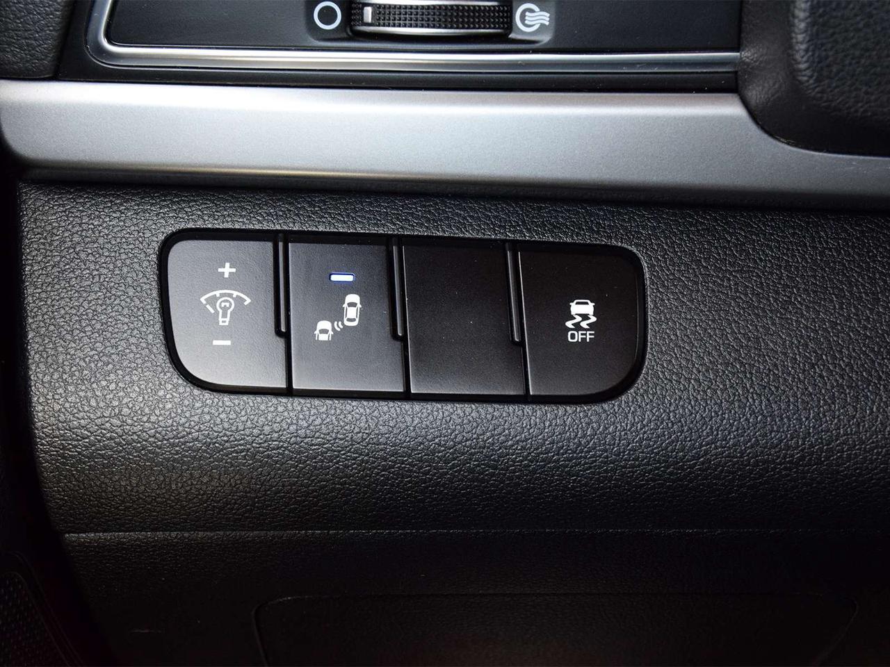 2018 Hyundai Elantra GL SE ~Sunroof ~Heated Seats ~Bluetooth ~Camera Photo