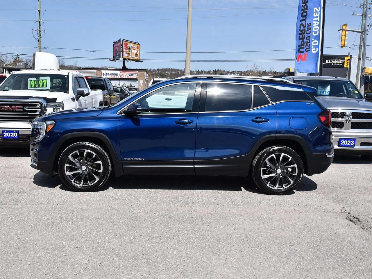 2023 GMC Terrain SLT AWD ~Heated Leather ~Moonroof ~Bluetooth ~Cam Photo4