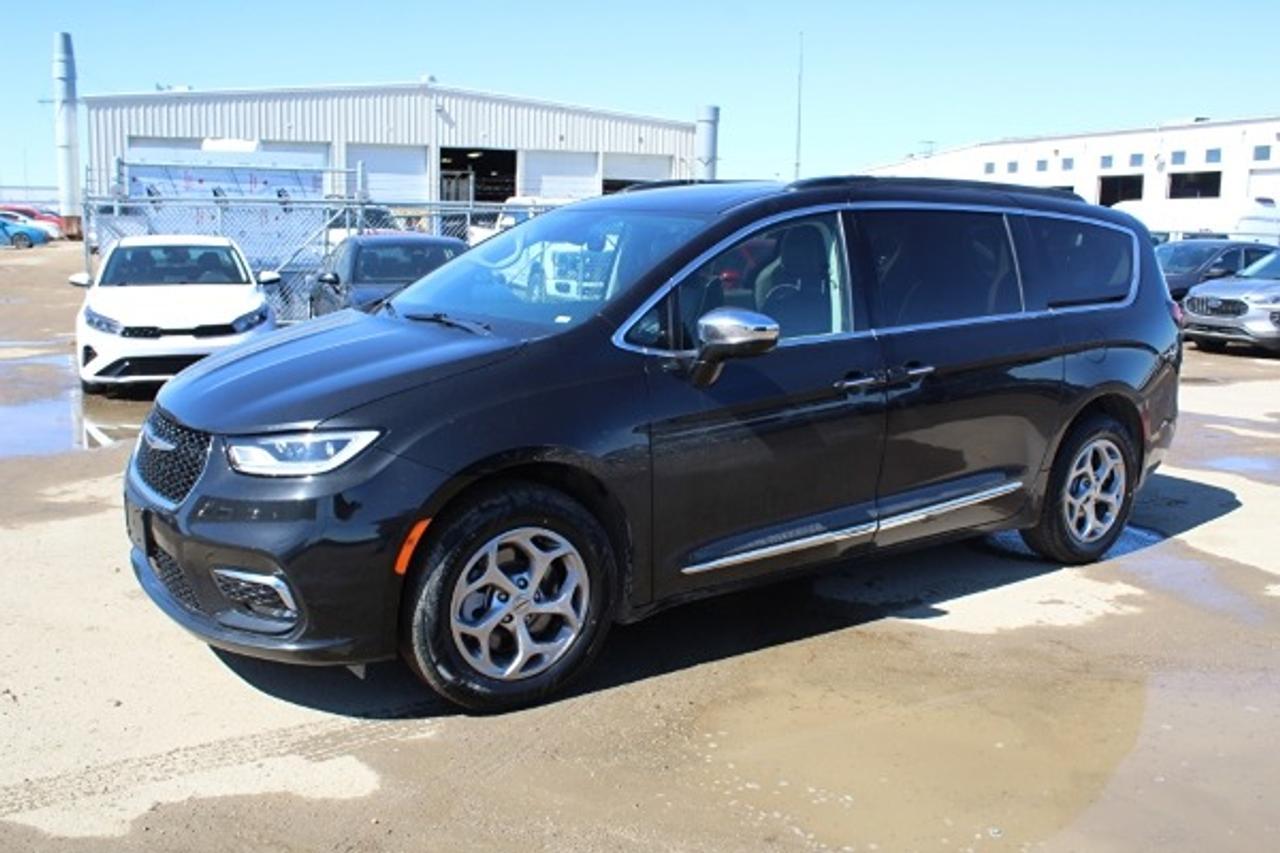 2023 Chrysler Pacifica Limited AWD w/H&C L, pano S/R, NAV, BUC - Photo #1