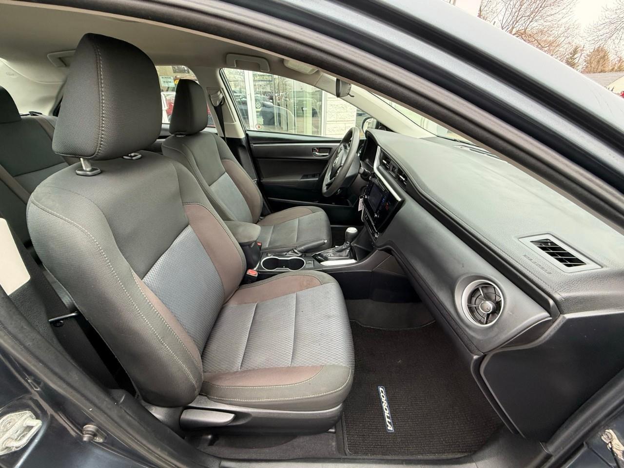 2019 Toyota Corolla LE (CVTi-S) 4dr Sedan Photo