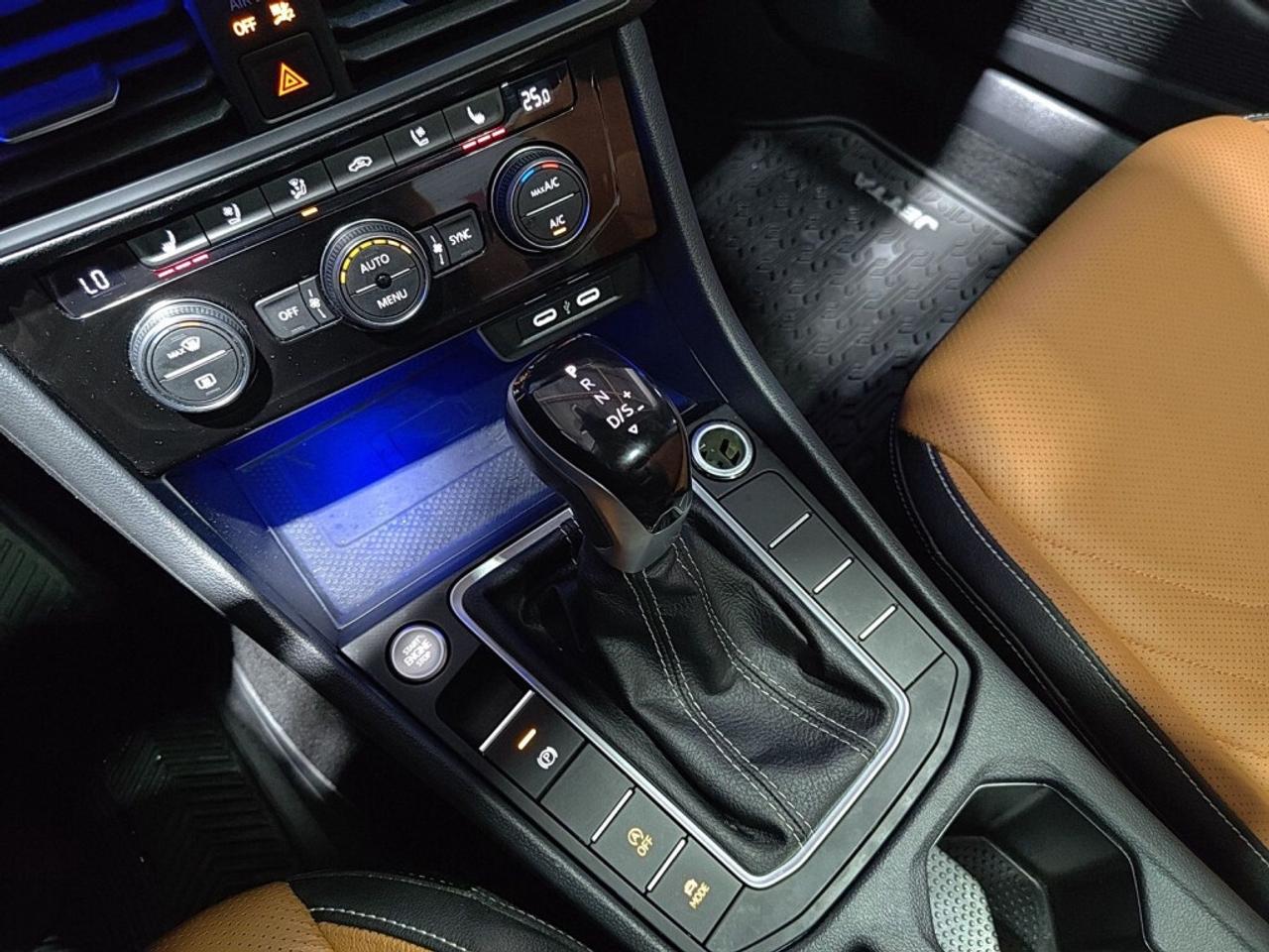 2024 Volkswagen Jetta Highline/Leather/Sunroof/NAVI/Lane Assist/Android Photo