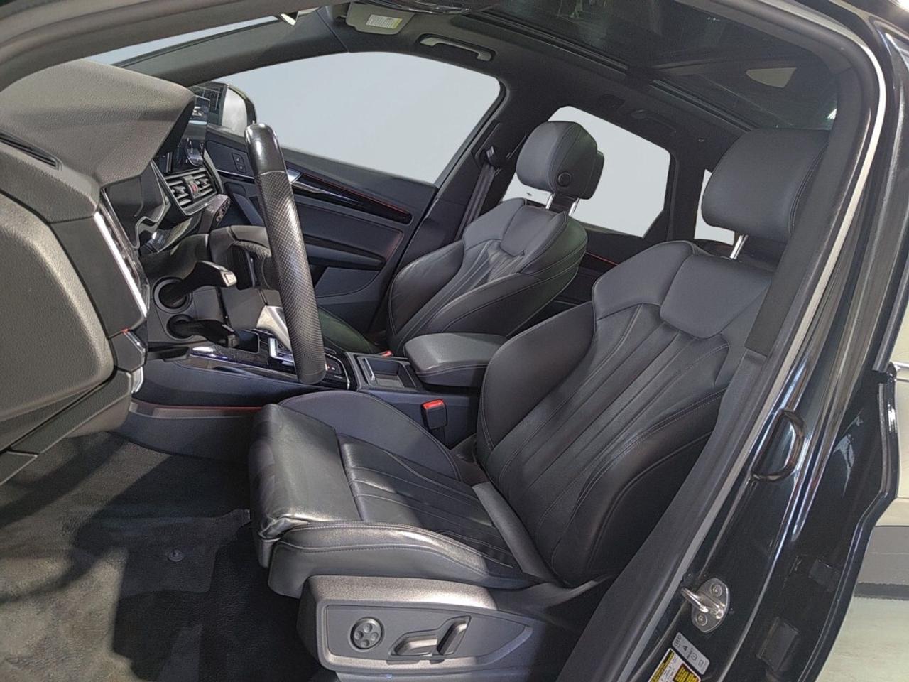 2022 Audi Q5 Progressiv S Line / Leather / NAV / Sunroof / Clea Photo