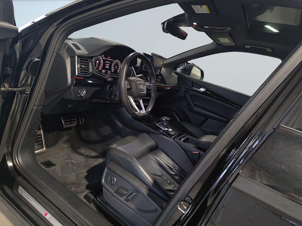 2022 Audi Q5 Progressiv S Line / Leather / NAV / Sunroof / Clea Photo