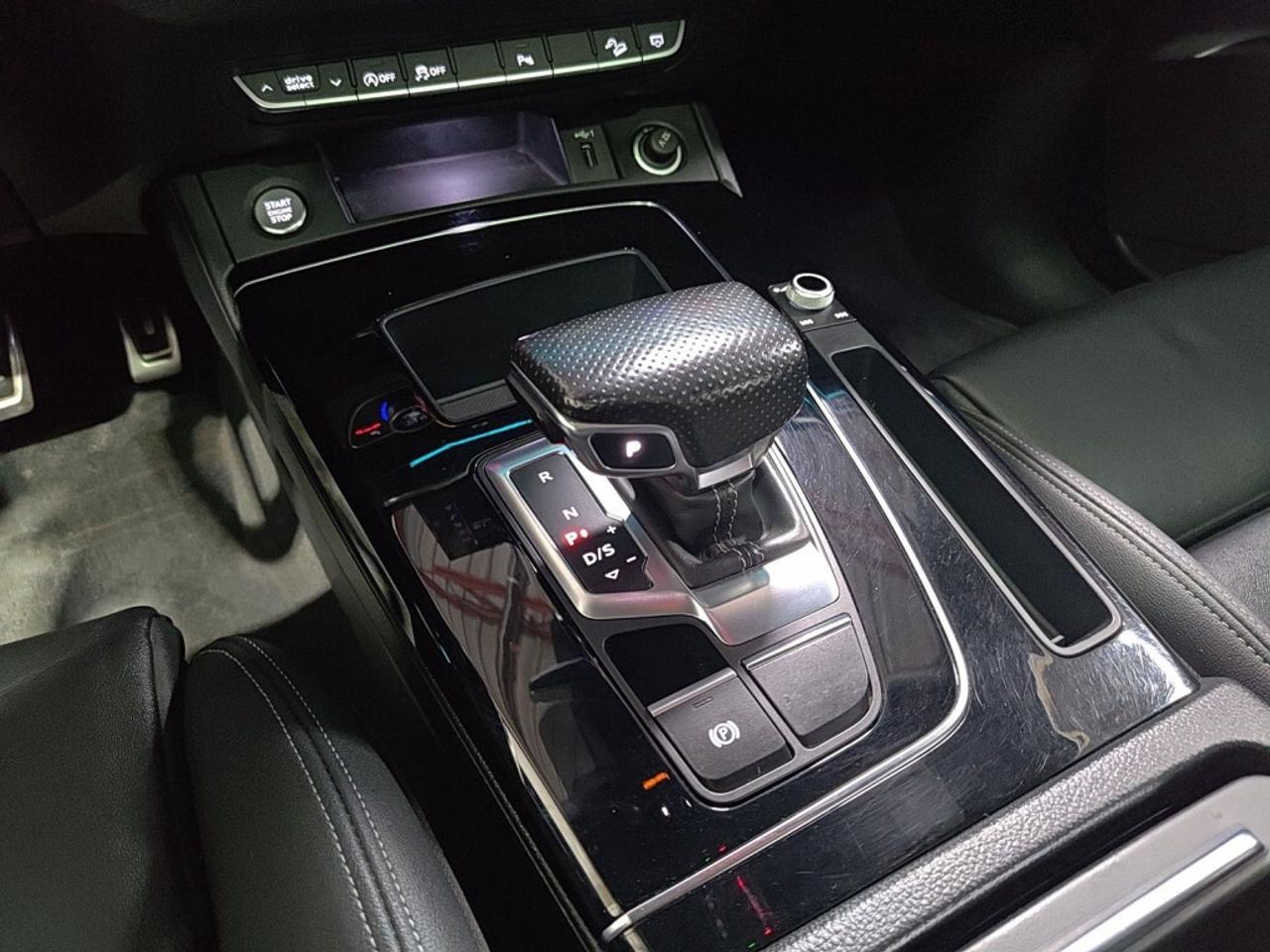 2022 Audi Q5 Progressiv S Line / Leather / NAV / Sunroof / Clea Photo