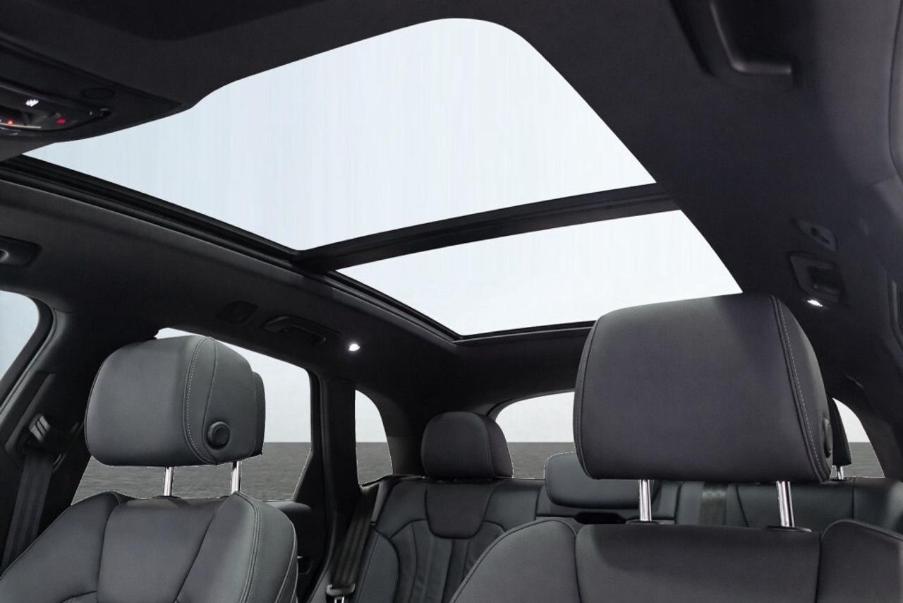 2022 Audi Q5 Progressiv S Line / Leather / NAV / Sunroof / Clea Photo