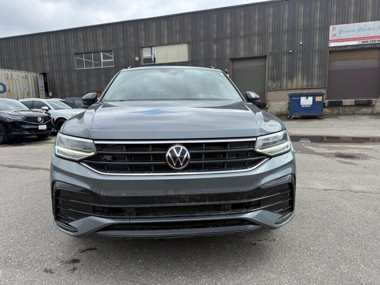 2022 Volkswagen Tiguan Comfortline R-Line Black Edition 4MOTION Photo