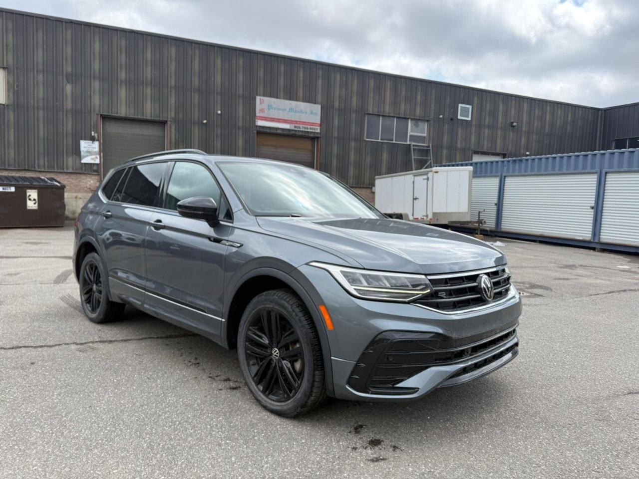 2022 Volkswagen Tiguan Comfortline R-Line Black Edition 4MOTION Photo