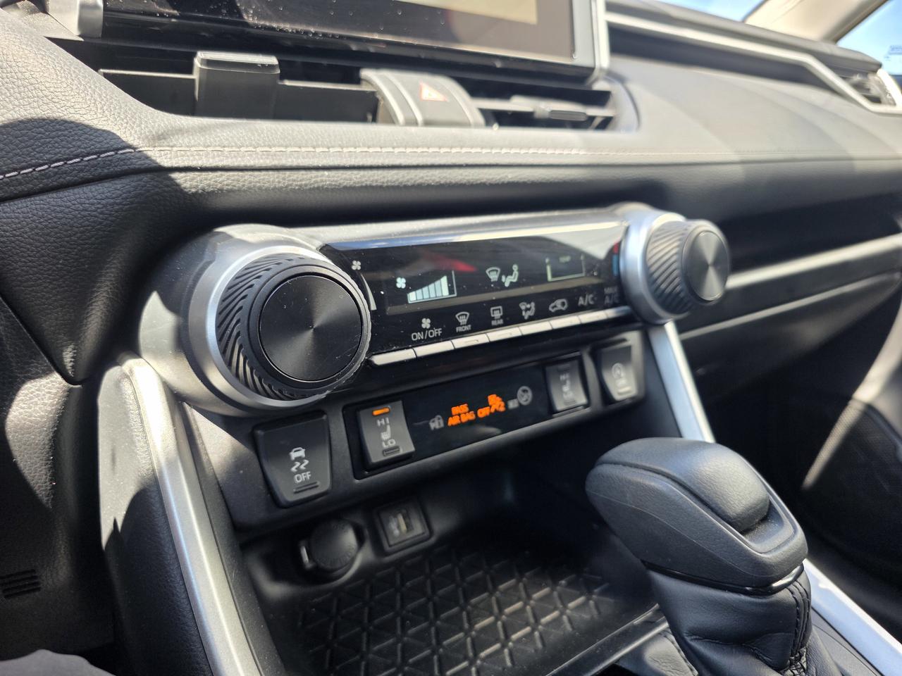 2025 Toyota RAV4 LE Photo