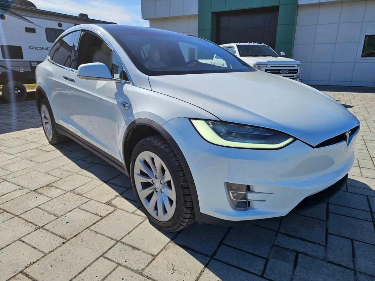 2020 Tesla Model X Long Range Plus 4dr Sport Utility Photo2