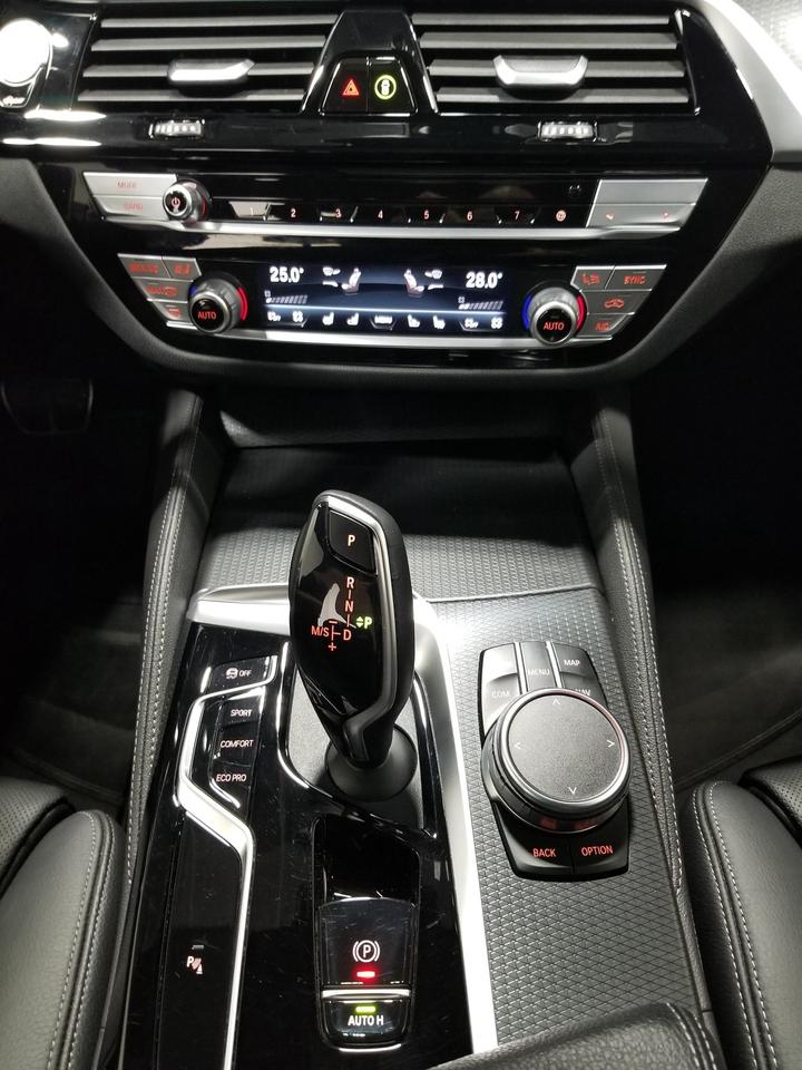 2021 BMW 530 i xDrive 4dr All-Wheel Drive Sedan Photo