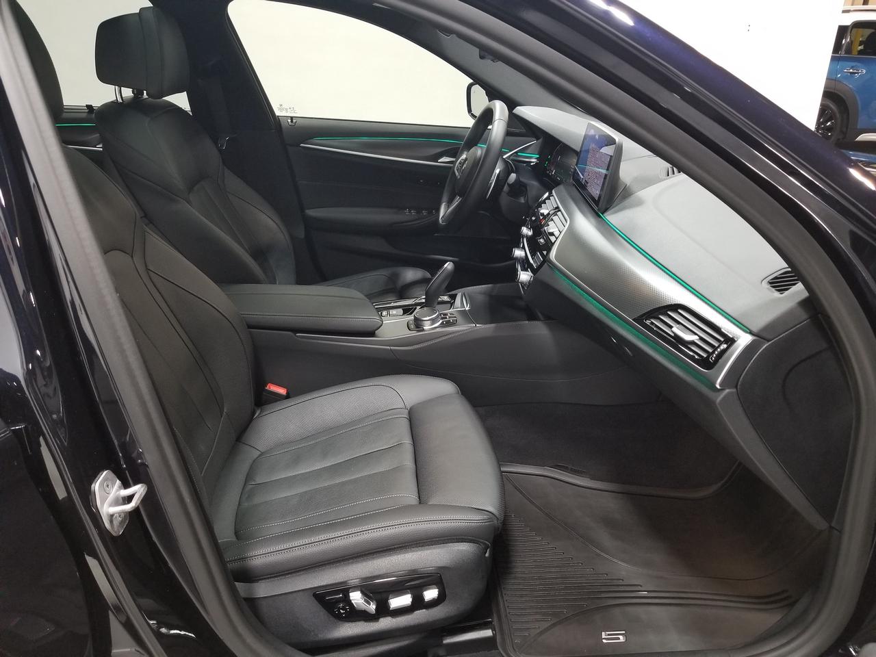2021 BMW 530 i xDrive 4dr All-Wheel Drive Sedan Photo