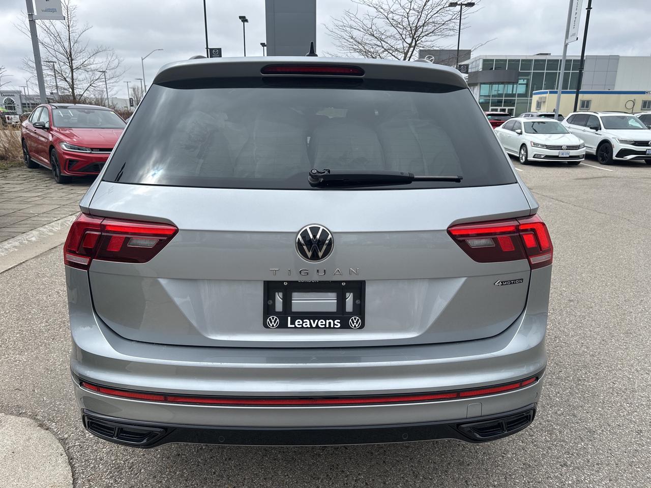 2023 Volkswagen Tiguan Comfortline R-Line Black Edition 4MOTION Photo