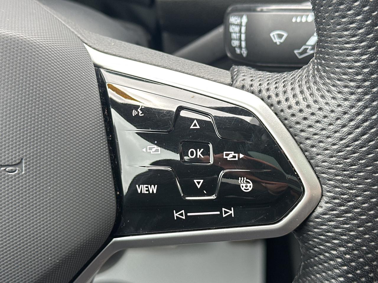 2023 Volkswagen Tiguan Comfortline R-Line Black Edition 4MOTION Photo