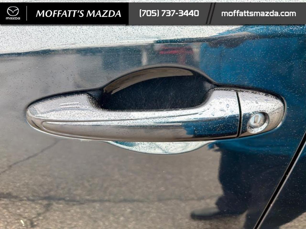 2018 Toyota RAV4 AWD XLE Photo