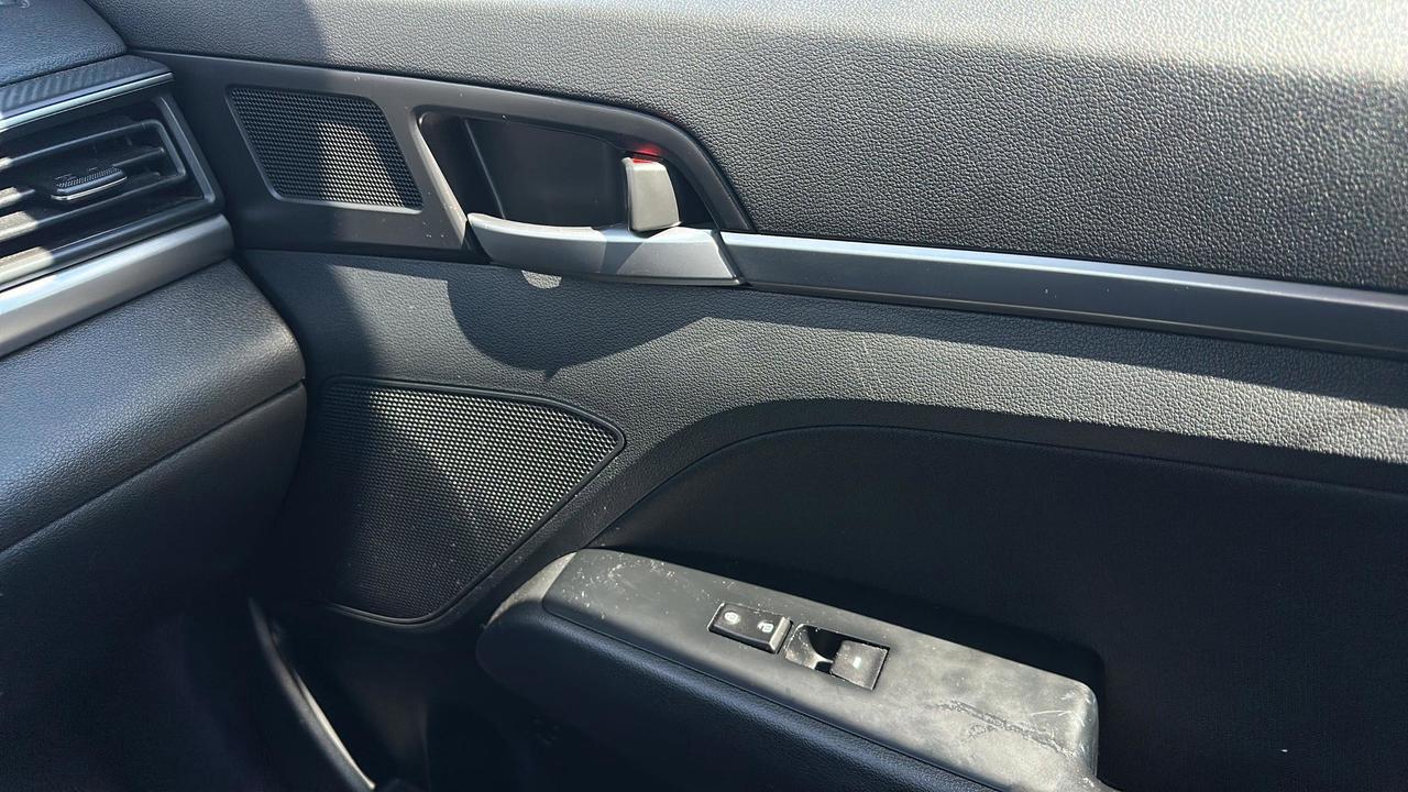 2020 Hyundai Elantra Preferred IVT Photo