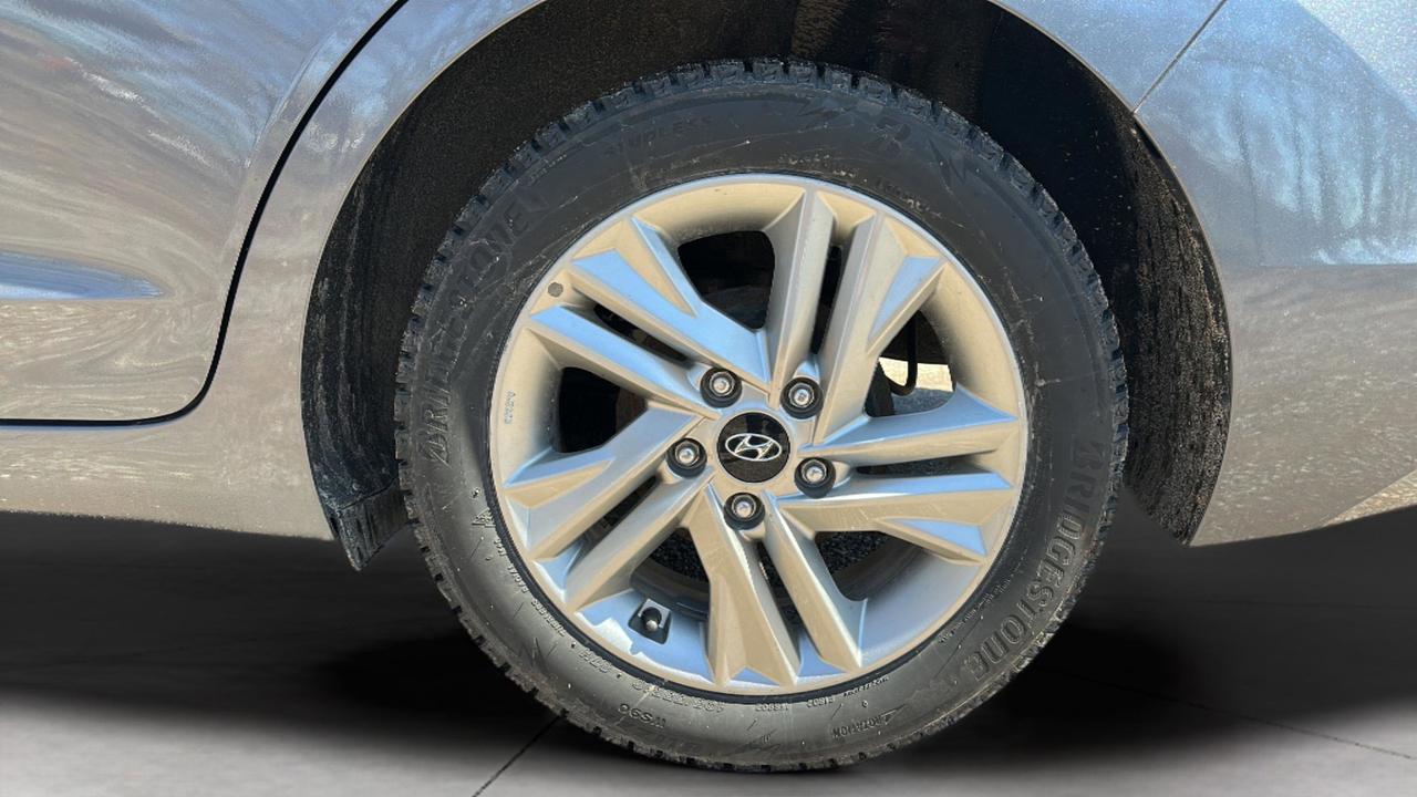 2020 Hyundai Elantra Preferred IVT Photo