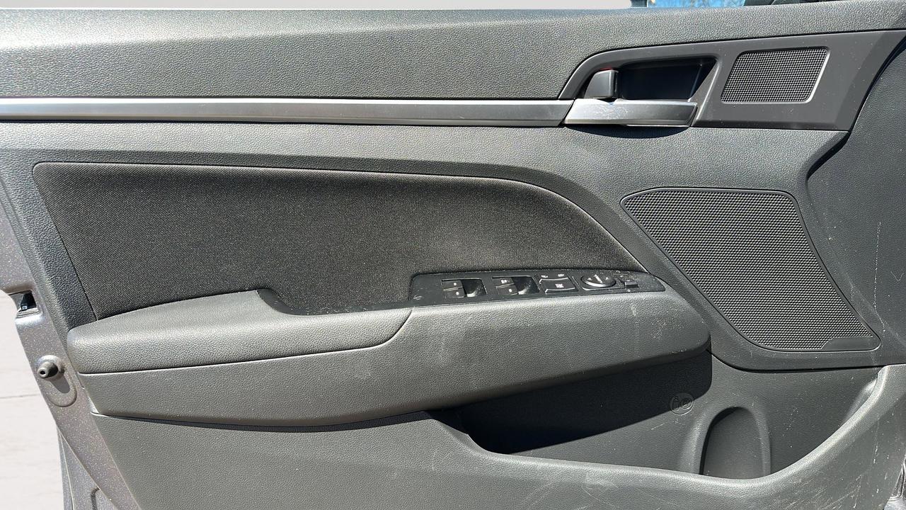 2020 Hyundai Elantra Preferred IVT Photo