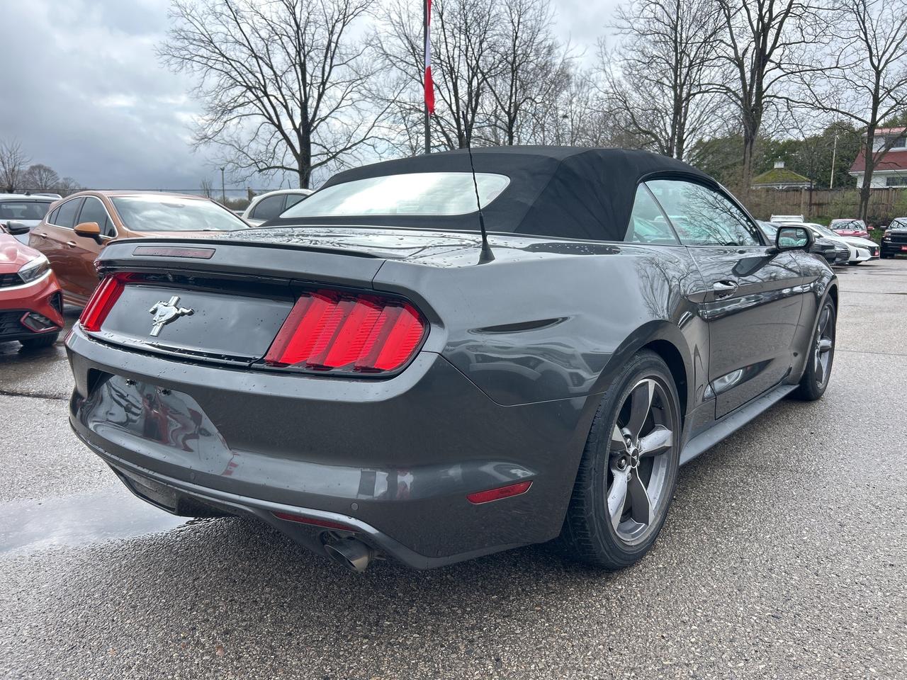 2017 Ford Mustang 3.7L, AUTO, REMOTE START, BACK UP CAMERA, CLOTH! Photo