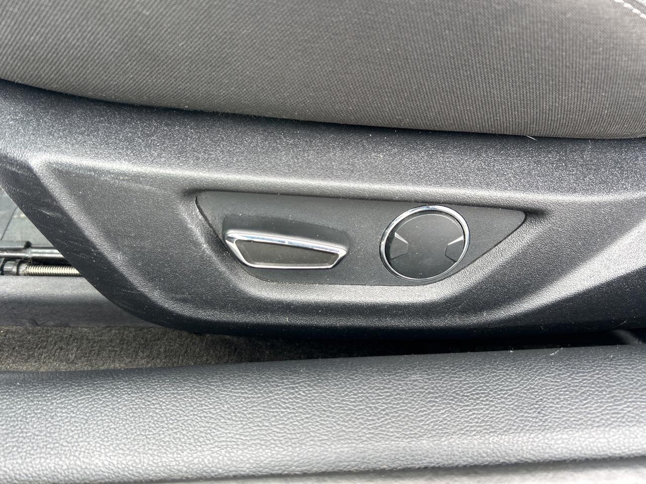 2017 Ford Mustang 3.7L, AUTO, REMOTE START, BACK UP CAMERA, CLOTH! Photo