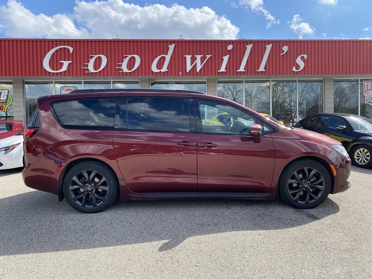 2020 Chrysler Pacifica LTD, 8 PASS, REMOTE START, HEATED/ COOLED LEATHER! Photo