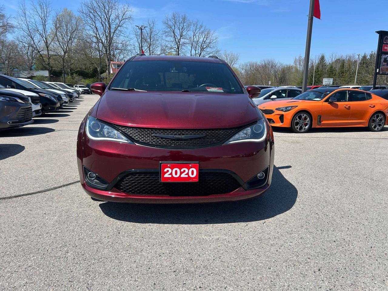 2020 Chrysler Pacifica LTD, 8 PASS, REMOTE START, HEATED/ COOLED LEATHER! Photo