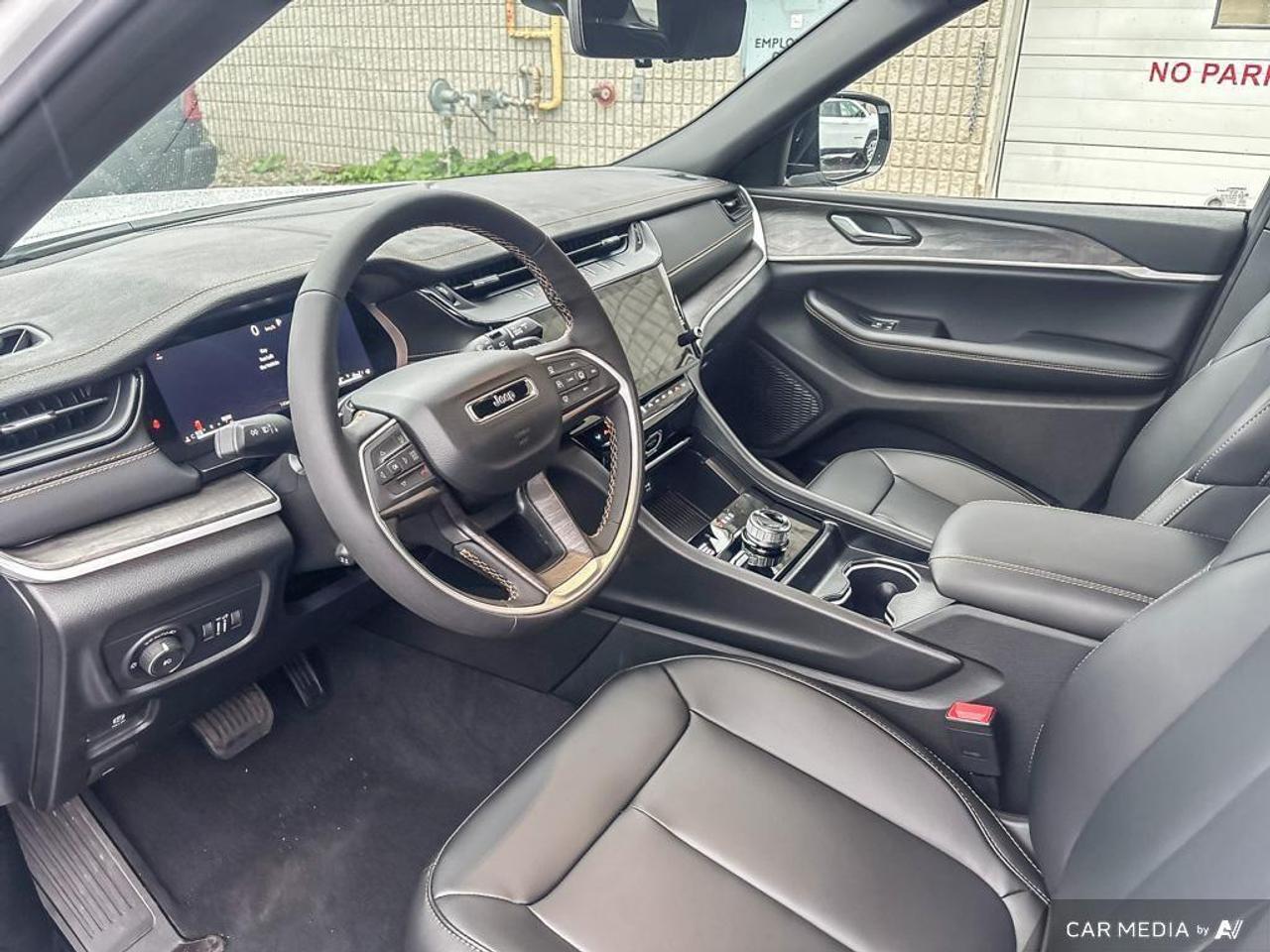 2026 Jeep Grand Cherokee L Base 4dr 4x4 Photo