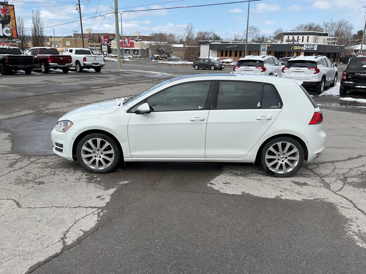 2016 Volkswagen Golf  Photo