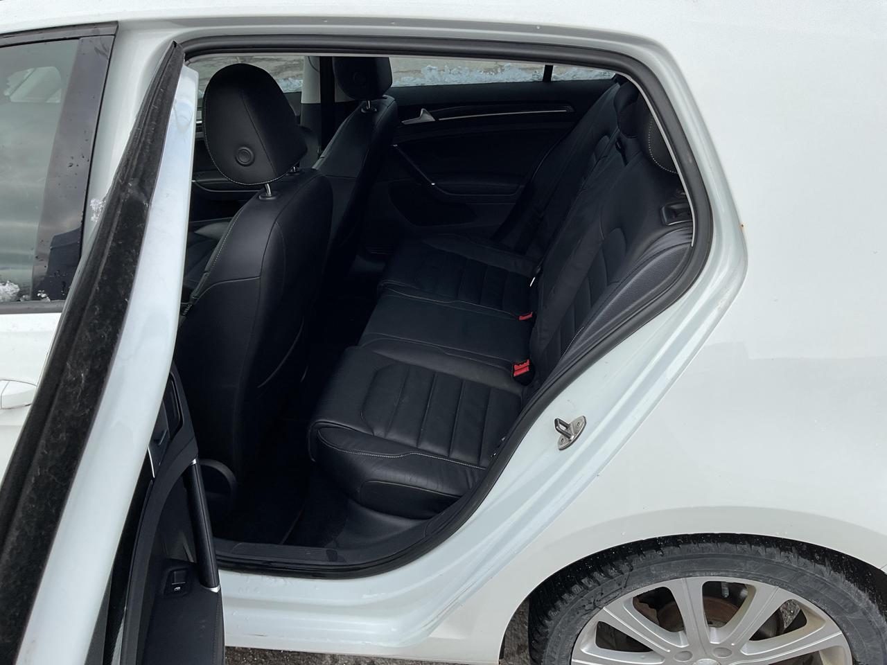 2016 Volkswagen Golf  Photo