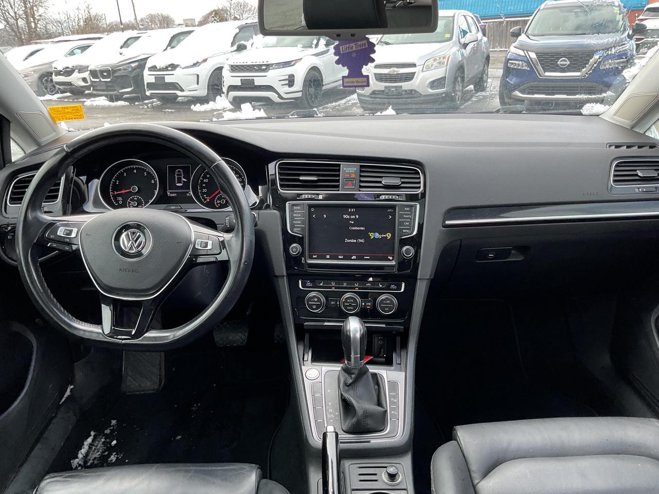 2016 Volkswagen Golf  Photo