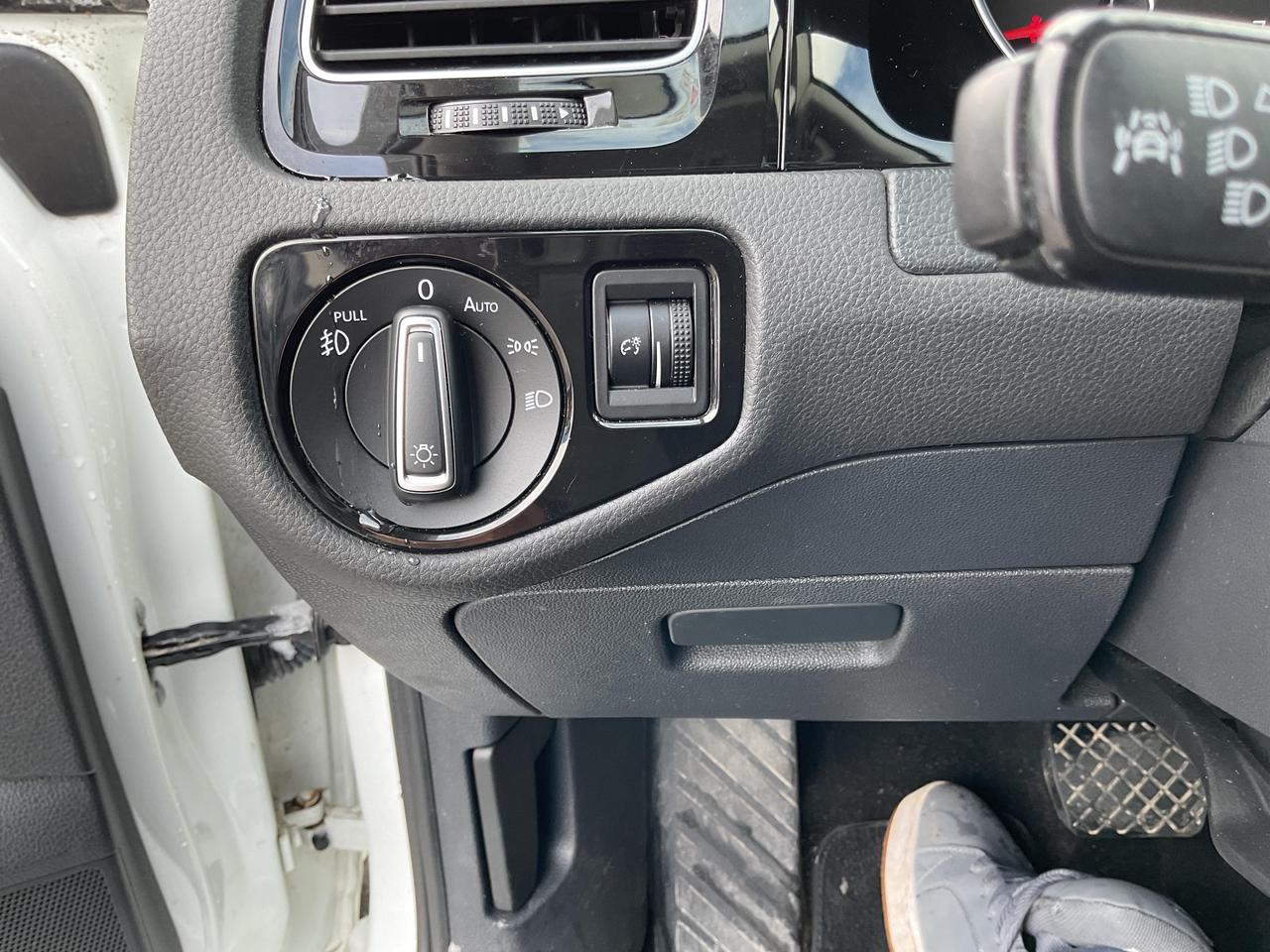 2016 Volkswagen Golf  Photo
