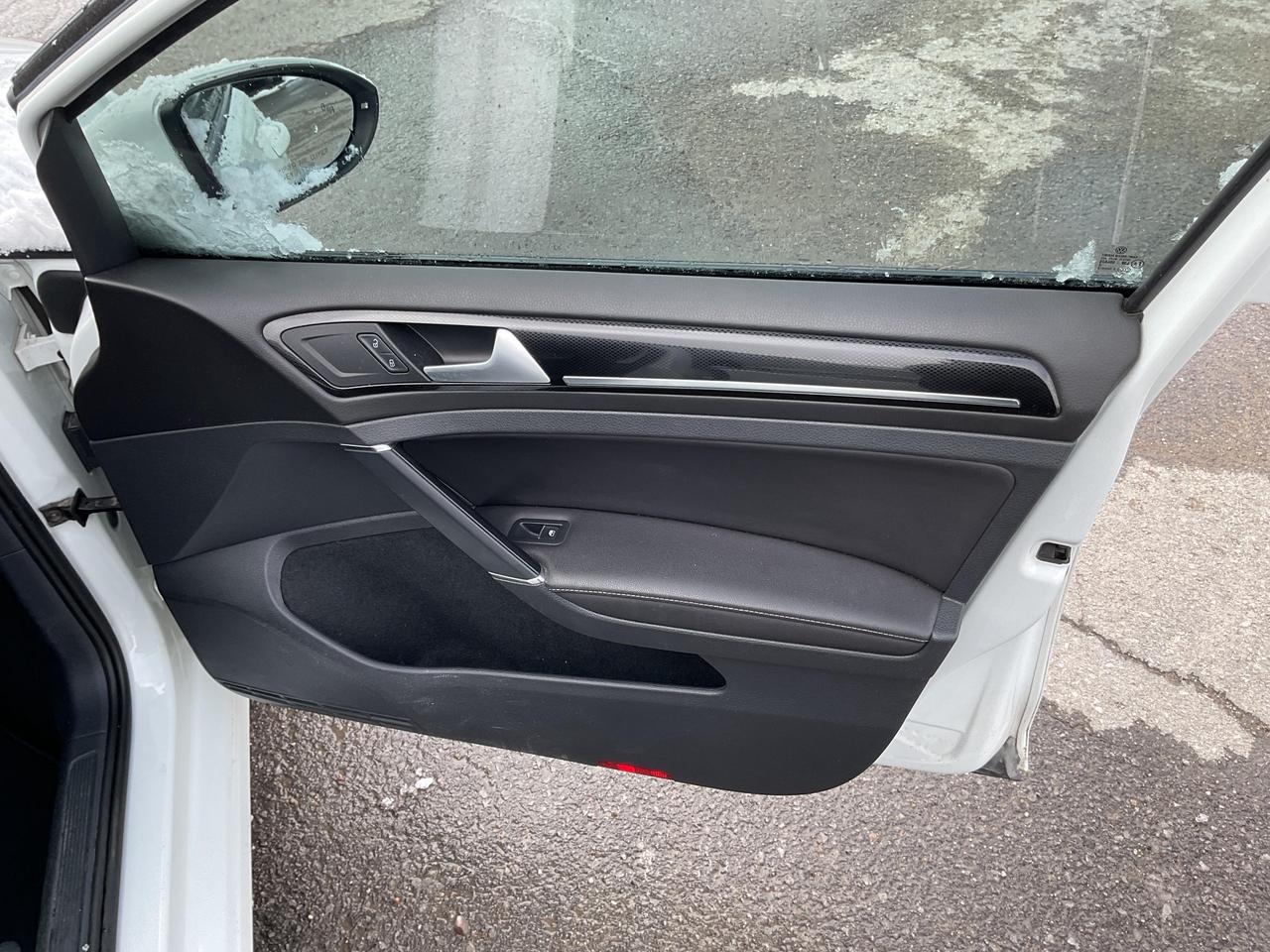 2016 Volkswagen Golf  Photo