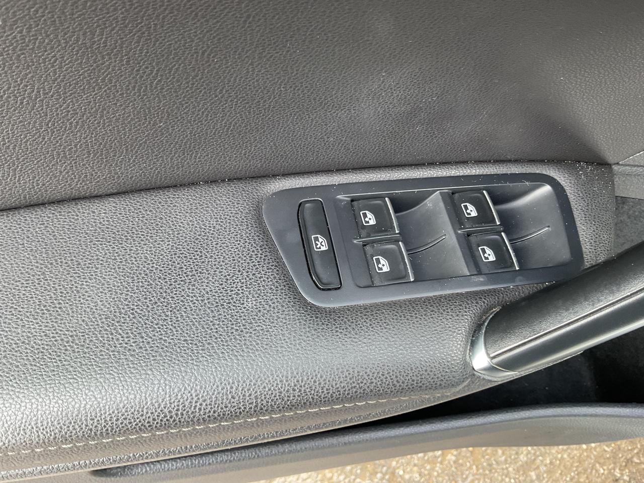 2016 Volkswagen Golf  Photo