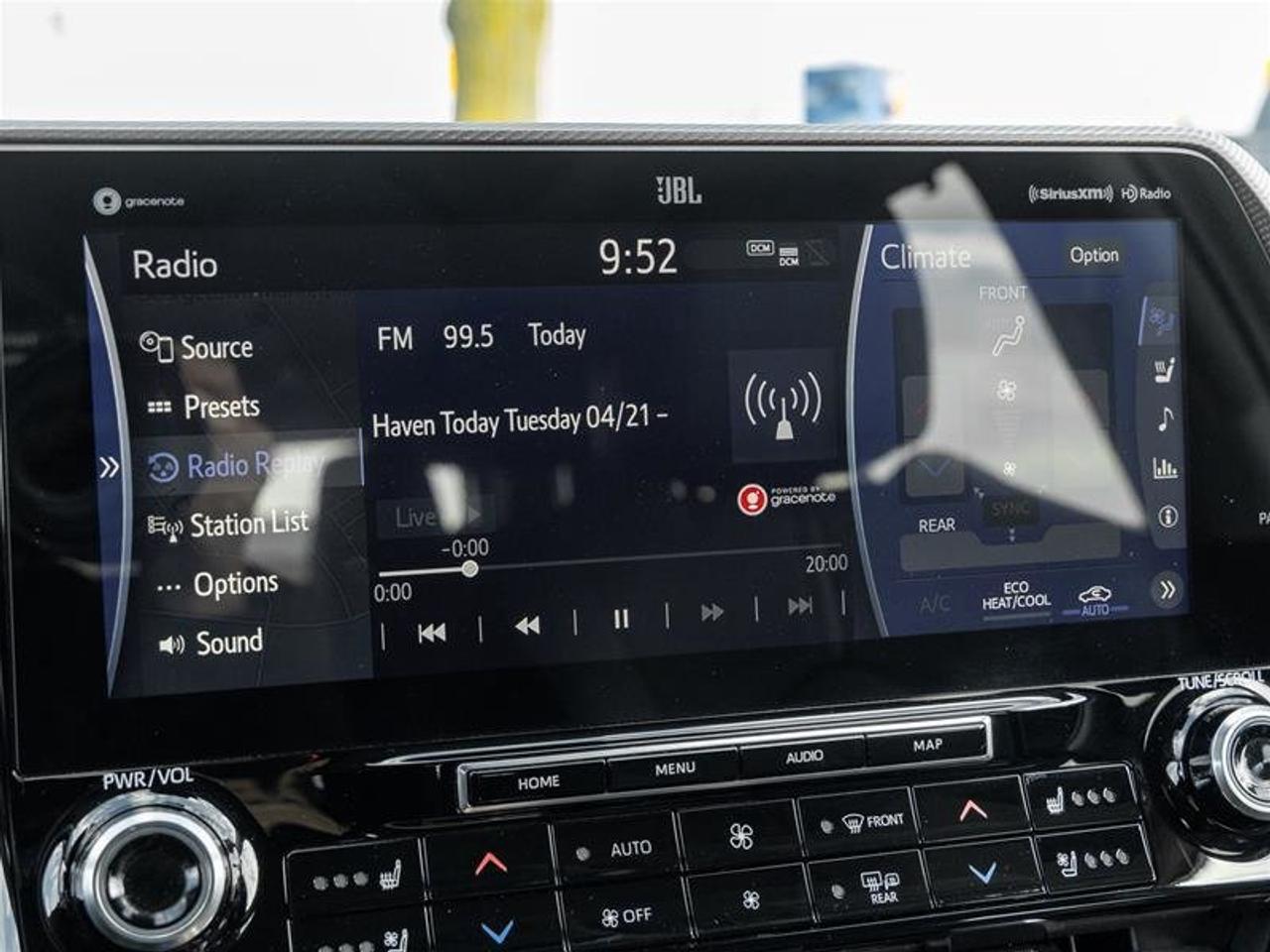 2021 Toyota Highlander Hybrid Limited AWD Navi | Pano Sunroof | JBL Audio | Wireless Charging | Limited Photo