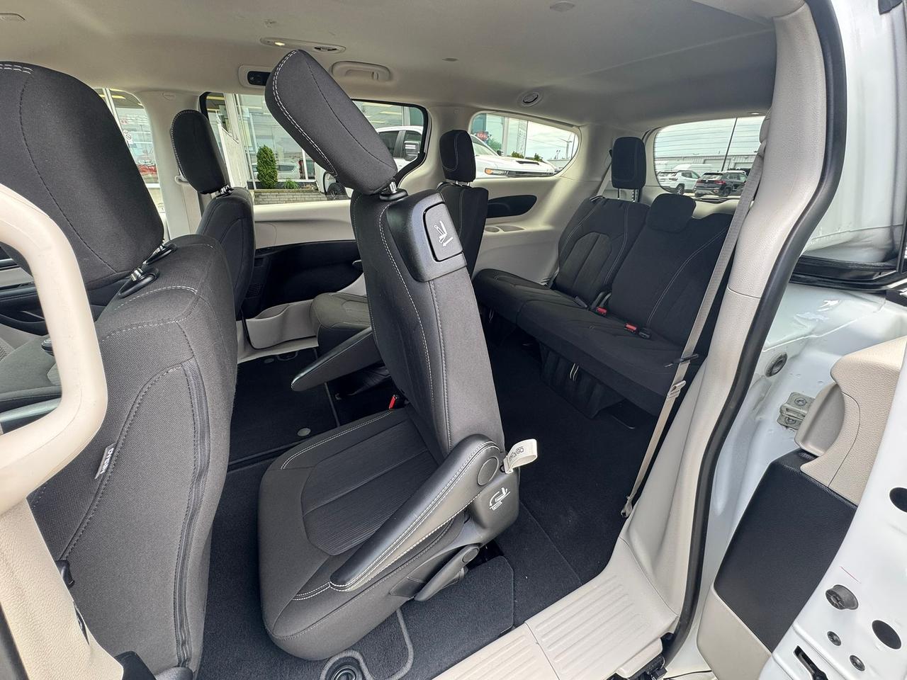 2024 Chrysler Grand Caravan SXT Photo