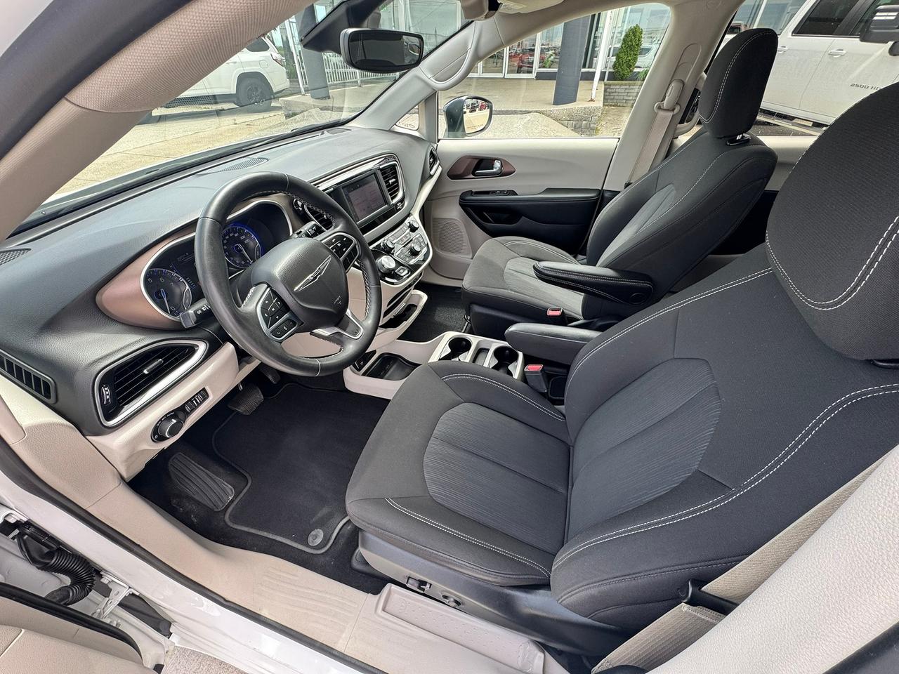2024 Chrysler Grand Caravan SXT Photo