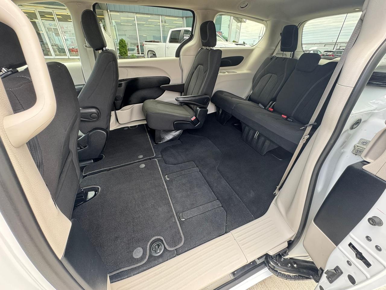 2024 Chrysler Grand Caravan SXT Photo