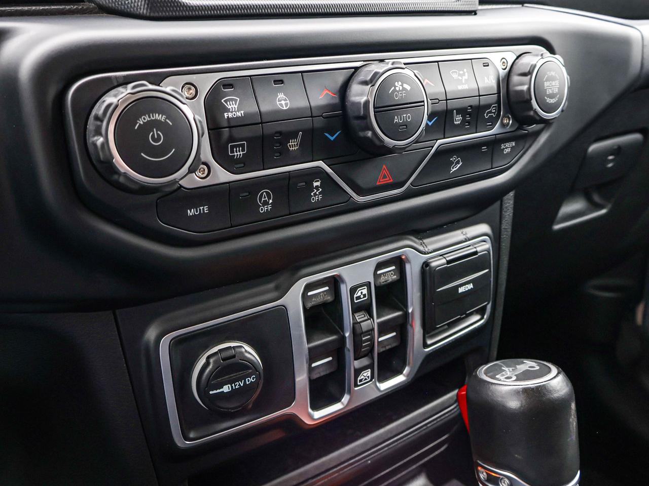 2018 Jeep WRANGLER UNLIMITED Sahara Photo
