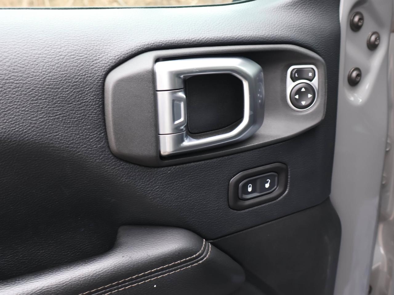 2018 Jeep WRANGLER UNLIMITED Sahara Photo