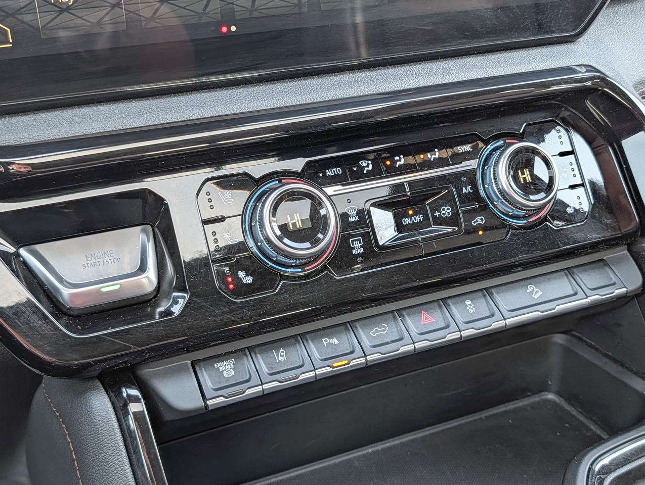 2025 GMC SIERRA 2500HD AT4 Photo