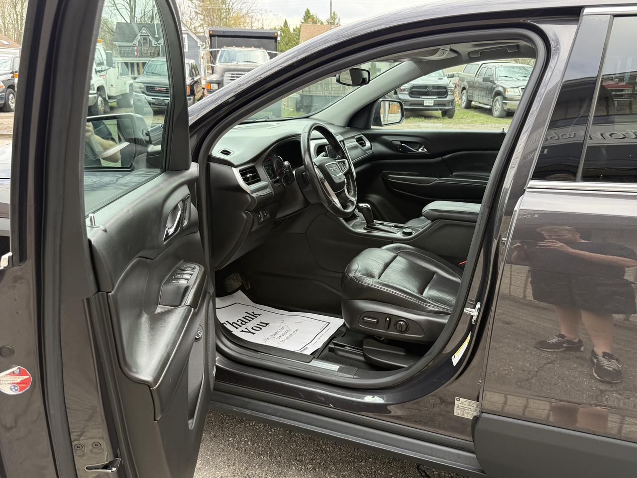 2017 GMC Acadia SLT Photo4