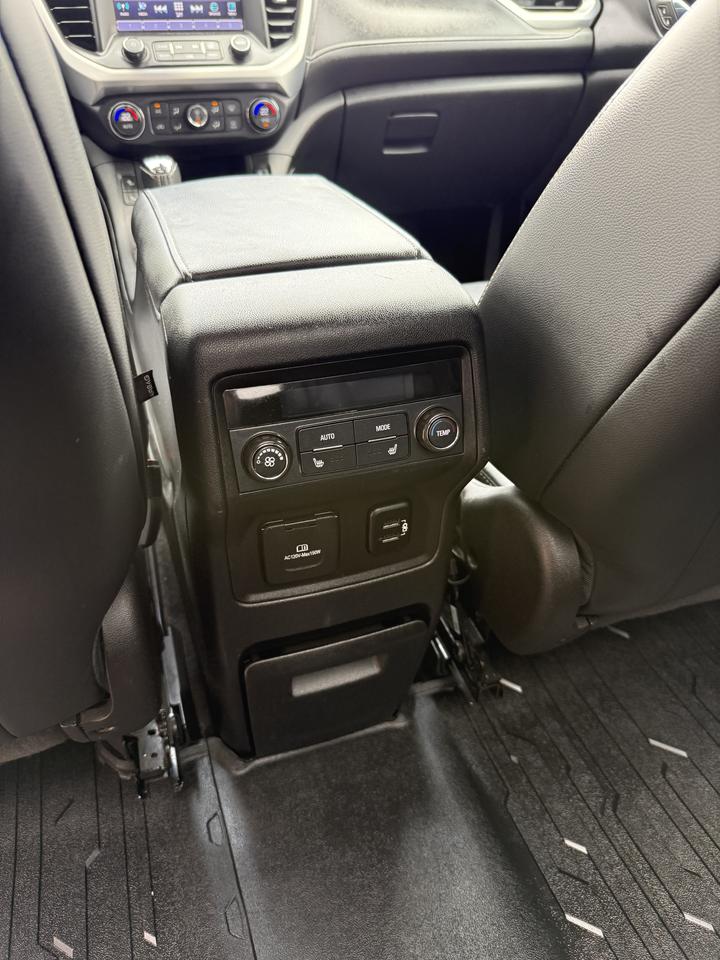 2017 GMC Acadia SLT Photo