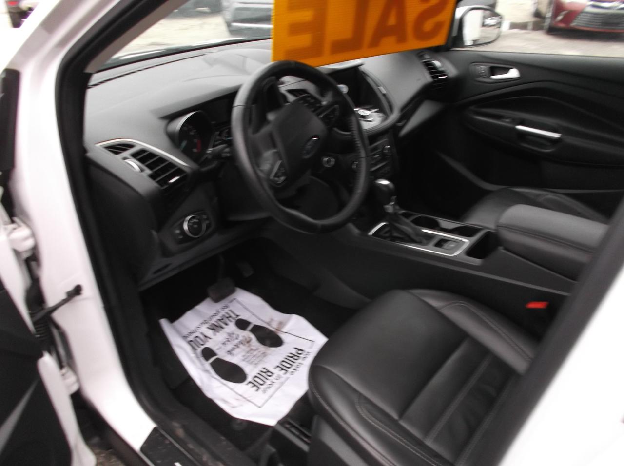 2017 Ford Escape AWD  TITANIUM Photo