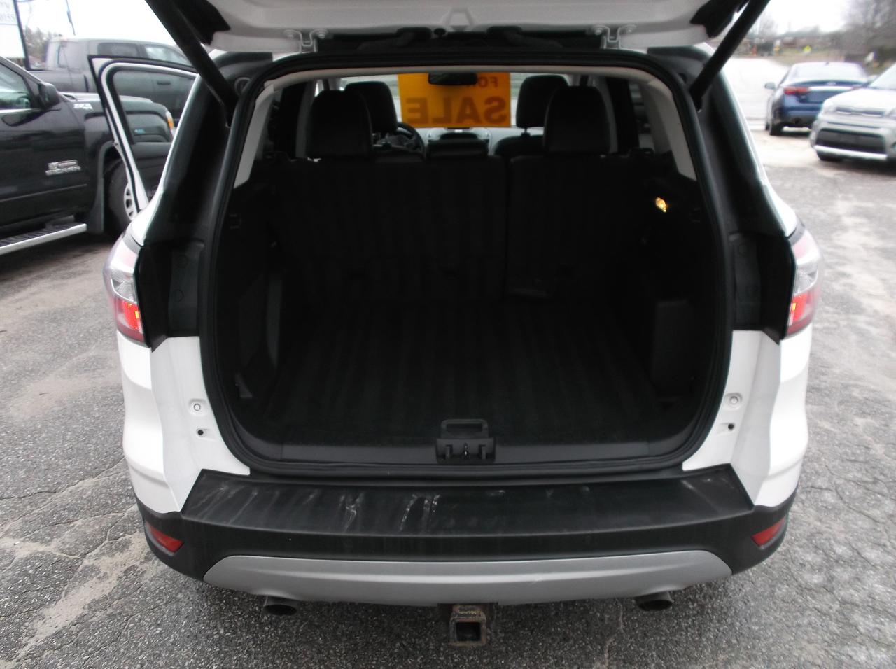 2017 Ford Escape AWD  TITANIUM Photo